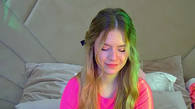 Snapshot of MilanaBalmain chatting on 10.13.25 MilanaBalmain online show from 10.13.25