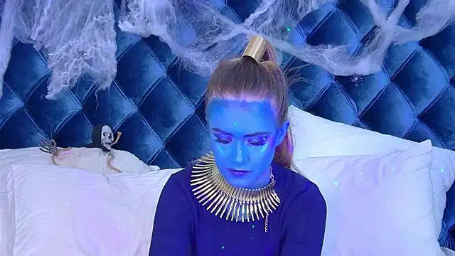 Snapshot of MilanaBalmain chatting on 10.29.25 MilanaBalmain online show from 10.29.25