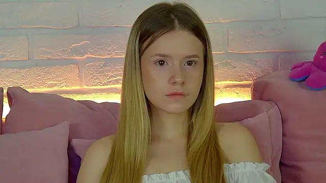 Snapshot of MilanaBalmain chatting on 12.02.25 MilanaBalmain online show from 12.02.25