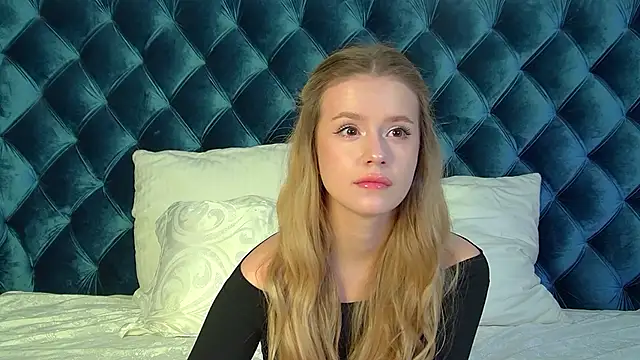 Snapshot of MilanaBalmain chatting on 12.03.25 MilanaBalmain online show from 12.03.25