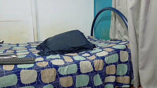 Snapshot of zackmontieel chatting on 12.19.25 zackmontieel online show from 12.19.25