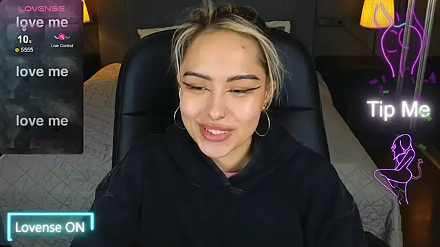 Snapshot of baby__kim chatting on 10.10.25 baby kim online show from 10.10.25