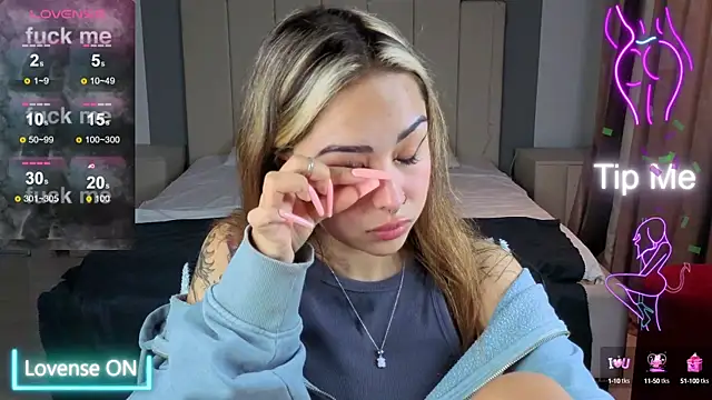 Snapshot of baby__kim chatting on 10.10.25 baby kim online show from 10.10.25