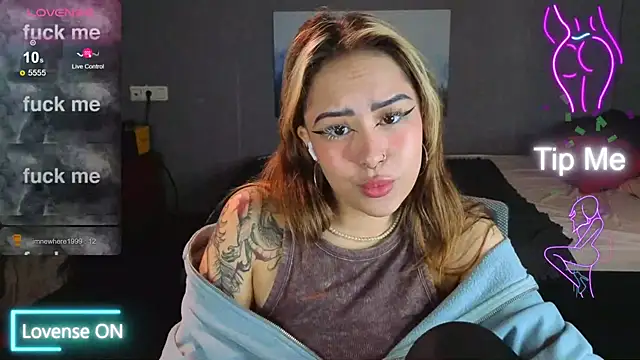 Snapshot of baby__kim chatting on 11.19.25 baby kim online show from 11.19.25