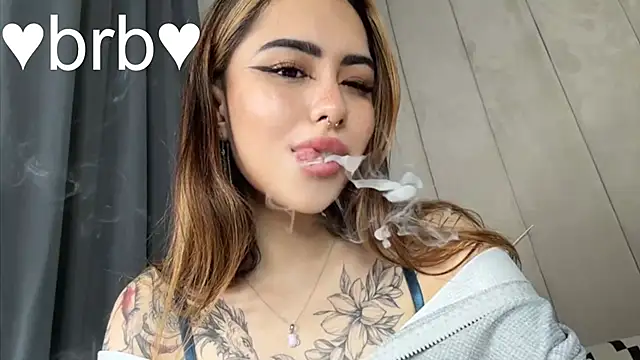 Snapshot of baby__kim chatting on 11.25.25 baby kim online show from 11.25.25