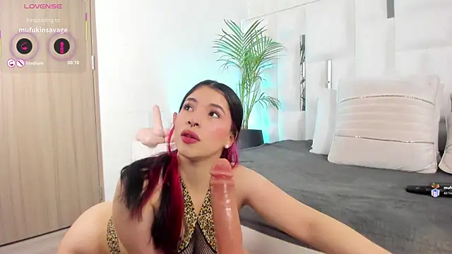 im nika  online show from 12.20.25