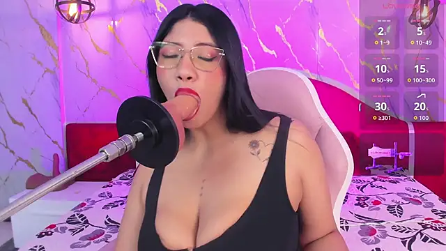 Snapshot of estrella_bigboobs14 chatting on 10.22.25 estrella bigboobs14 online show from 10.22.25