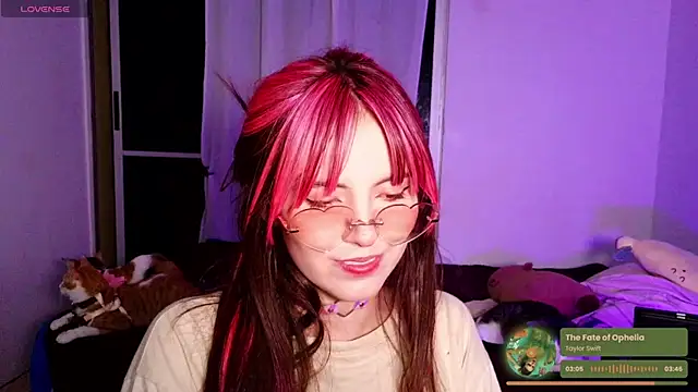 Snapshot of cherrybom969 chatting on 12.20.25 cherrybom969 online show from 12.20.25