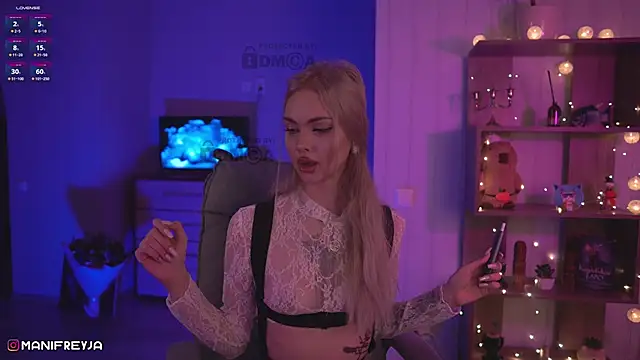 Snapshot of ManiFreyja chatting on 02.04.25 ManiFreyja online show from 02.04.25