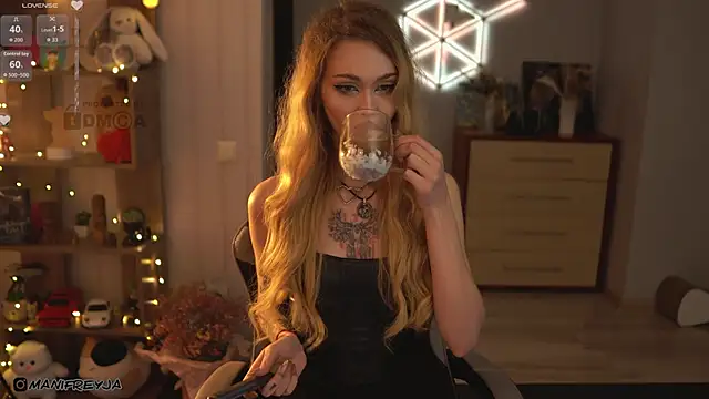 ManiFreyja online show from 10.21.25