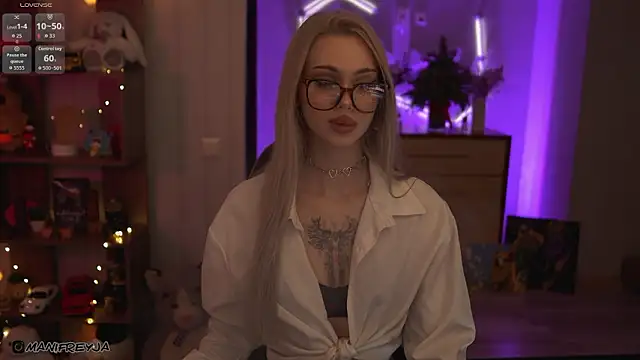 Snapshot of ManiFreyja chatting on 02.03.26 ManiFreyja online show from 02.03.26