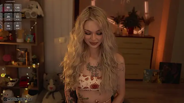 Snapshot of ManiFreyja chatting on 02.20.26 ManiFreyja online show from 02.20.26