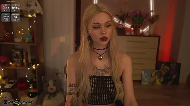 Snapshot of ManiFreyja chatting on 03.11.26 ManiFreyja online show from 03.11.26