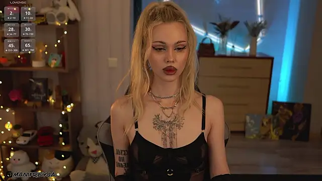 Snapshot of ManiFreyja chatting on 03.23.26 ManiFreyja online show from 03.23.26