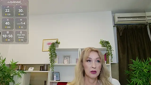 Snapshot of LadyLeea chatting on 06.18.26 LadyLeea online show from 06.18.26