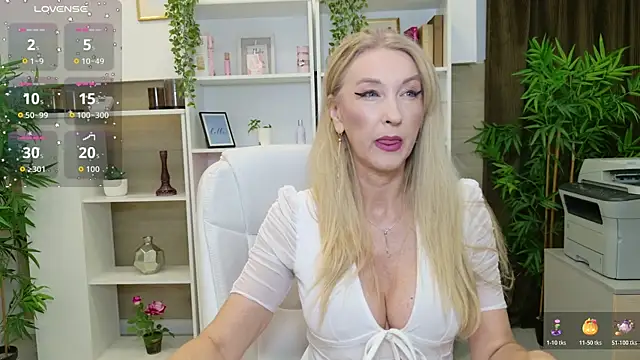 Snapshot of LadyLeea chatting on 07.22.26 LadyLeea online show from 07.22.26