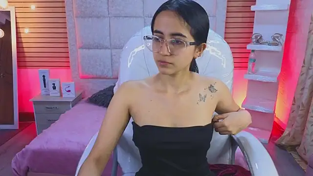 Mia Fischer online show from 04.21.26