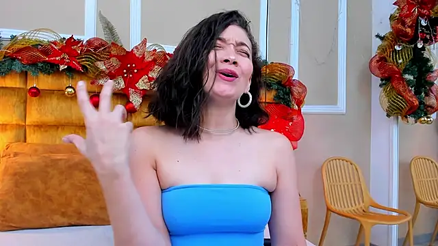 Snapshot of adarussell chatting on 01.04.25 adarussell online show from 01.04.25