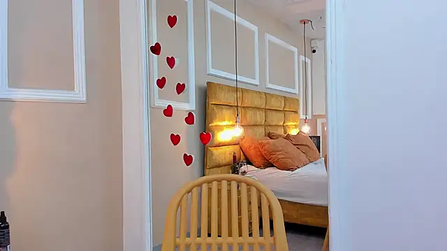 Snapshot of adarussell chatting on 02.14.25 adarussell online show from 02.14.25