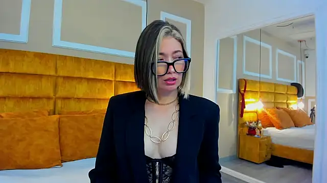 Snapshot of adarussell chatting on 12.03.25 adarussell online show from 12.03.25