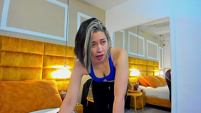 Snapshot of adarussell chatting on 12.15.25 adarussell online show from 12.15.25