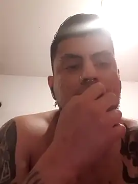 LeggyOttoman online show from 04.12.26