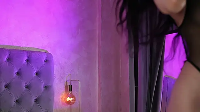 LucyWilow online show from 01.12.26