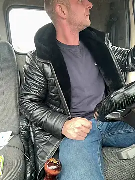 Snapshot of AlexGWoW chatting on 01.26.25 AlexGWoW online show from 01.26.25