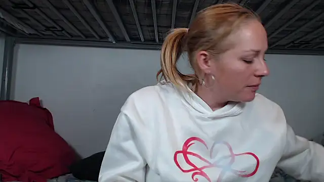 Doucelouve9 online show from 02.02.26