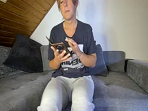 Snapshot of stunning_Rosi chatting on 09.10.25 stunning Rosi online show from 09.10.25