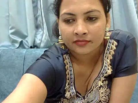 Snapshot of tripti2 chatting on 03.08.25 tripti2 online show from 03.08.25