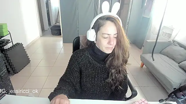 Snapshot of jessiburningheels chatting on 03.13.25 jessiburningheels online show from 03.13.25