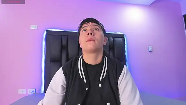 AbbySmiitth  online show from 02.22.25