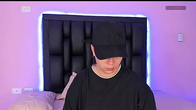 AbbySmiitth  online show from 02.25.25