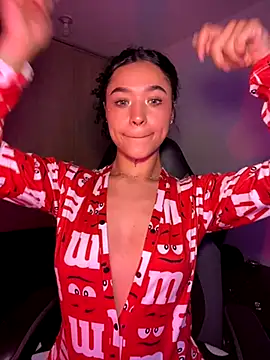 Crystal Dluna online show from 10.23.25