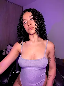 Crystal Dluna online show from 10.28.25