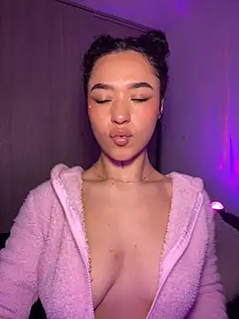 Crystal Dluna online show from 11.13.25