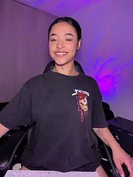 Crystal Dluna online show from 11.14.25