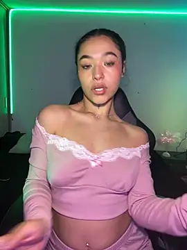 Crystal Dluna online show from 12.05.25