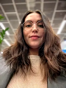 meow girl online show from 11.21.25