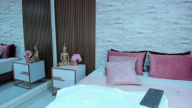 MadisonHunter2024 online show from 01.17.25