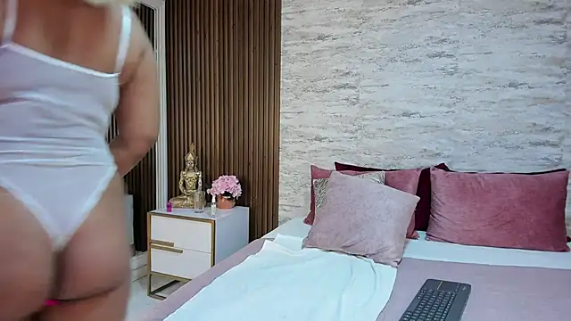 MadisonHunter2024 online show from 01.22.25