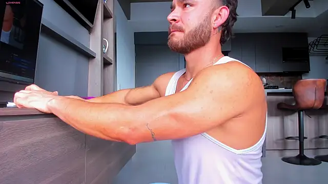 Snapshot of Maximo_Marcelo chatting on 11.10.25 Maximo Marcelo online show from 11.10.25