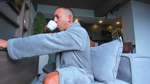 Snapshot of Maximo_Marcelo chatting on 12.03.25 Maximo Marcelo online show from 12.03.25