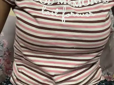 Snapshot of _FluffyHxney_ chatting on 12.04.24  FluffyHxney  online show from 12.04.24