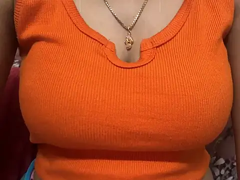 Snapshot of _FluffyHxney_ chatting on 12.22.24  FluffyHxney  online show from 12.22.24