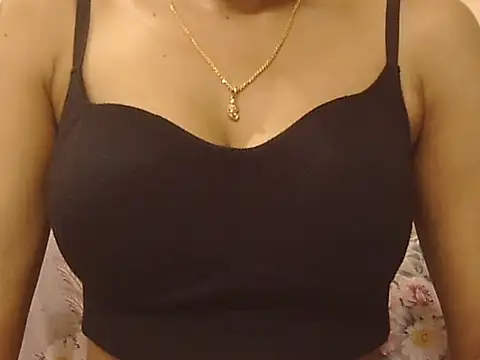 Snapshot of _FluffyHxney_ chatting on 10.18.25  FluffyHxney  online show from 10.18.25