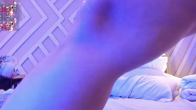 Snapshot of Emily_Monroe_ chatting on 10.11.25 Emily Monroe online show from 10.11.25