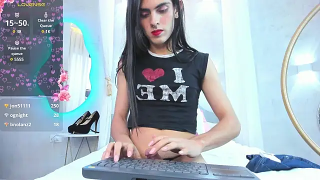 Snapshot of Venusflame__ chatting on 02.15.25 Venusflame online show from 02.15.25