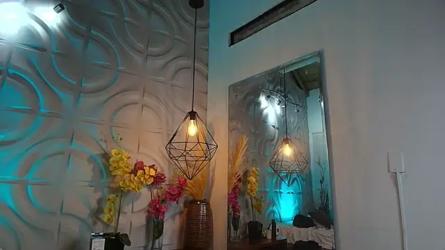 Snapshot of Venusflame__ chatting on 11.29.25 Venusflame online show from 11.29.25